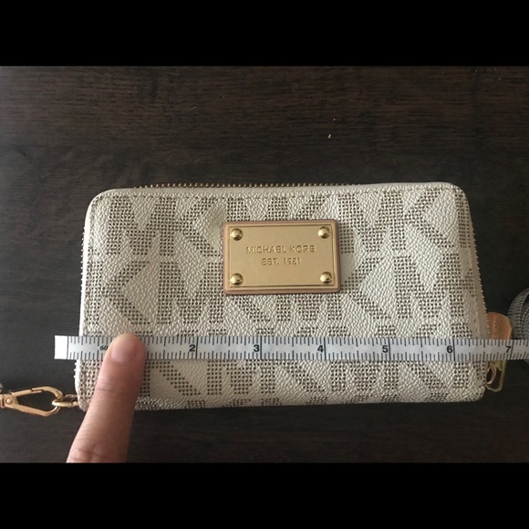 Michael Kors Wristlet - Picture 4 of 6